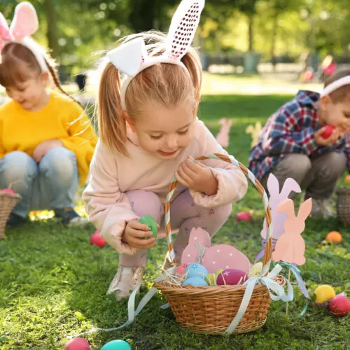 Comment la chasse aux œufs de Pâques est devenue un rendez-vous touristique ?