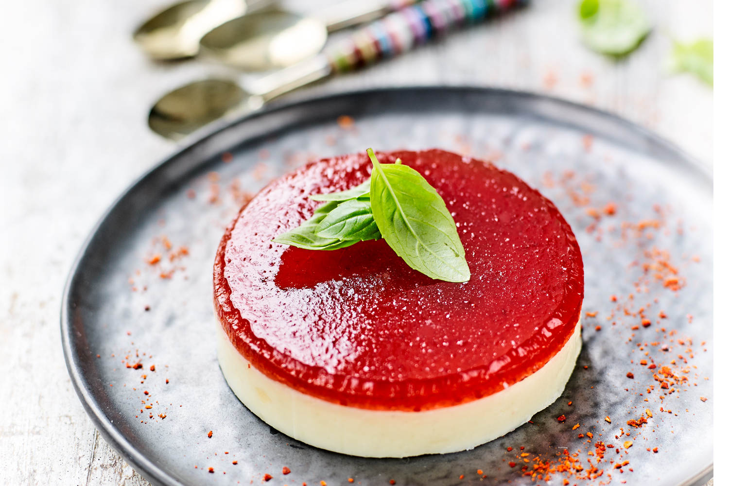 Entremet de fromage de brebis, gelée Paxtaran et piment d.
