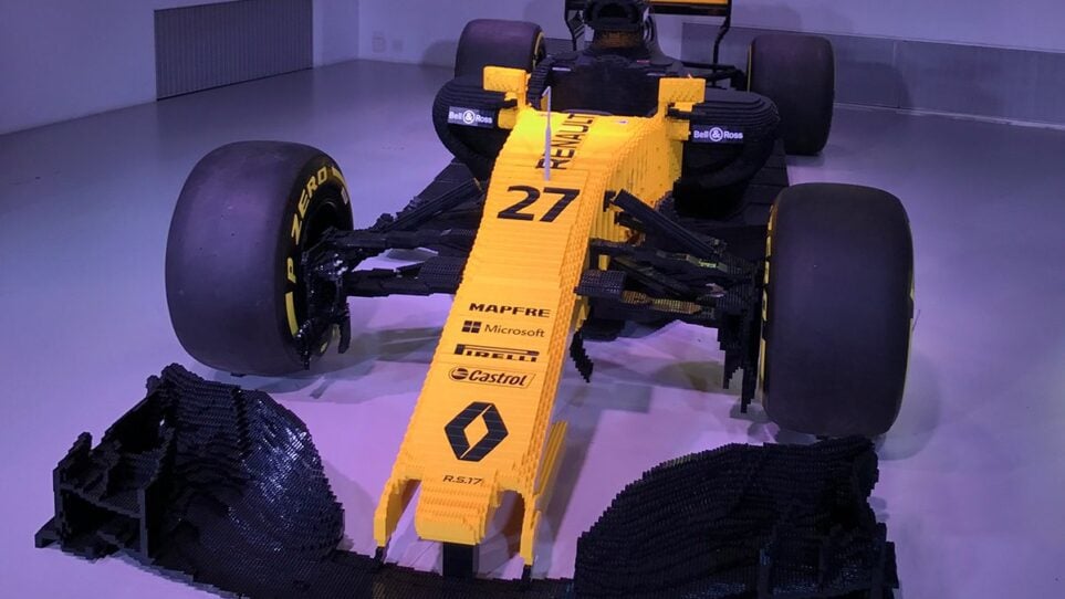 Renault Formula One Team fête ses 40 ans avec LEGO !