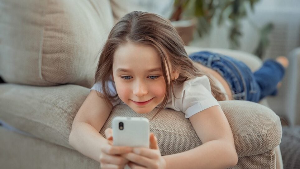 Faut-il interdire les téléphones portables aux enfants? - Challenges