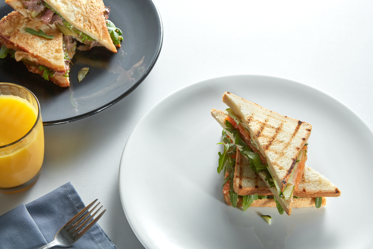 Recette : Club-sandwich printanier au fromage et à la tru.